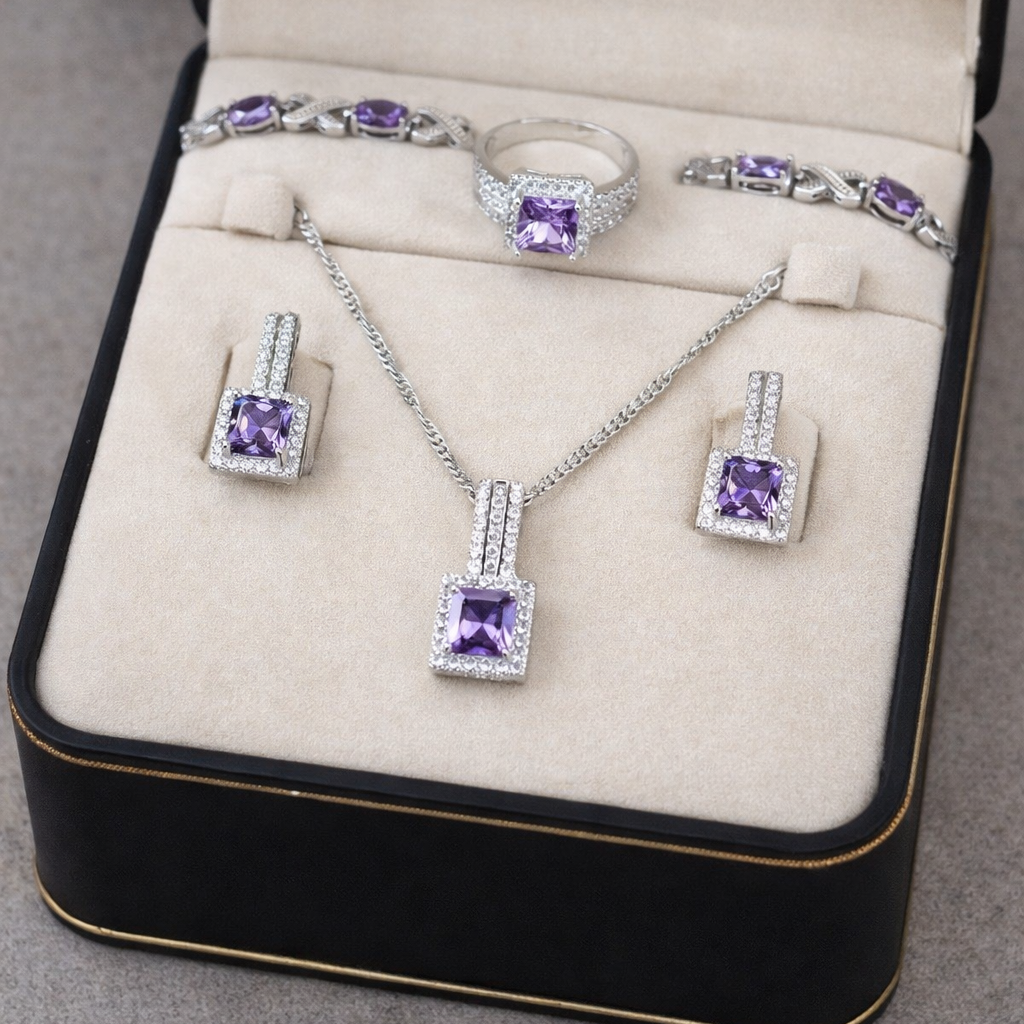Ювелирный набор с фиолетовым цирконом