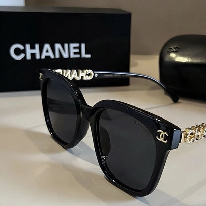 Солнцезащитные очки Chanel