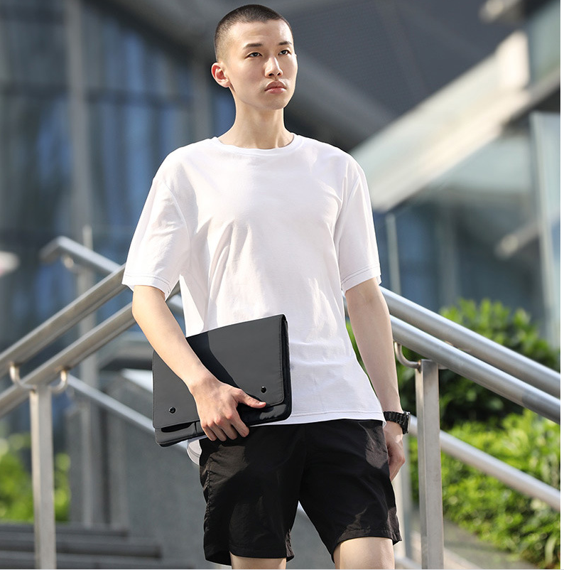 Чёрная сумка для ноутбука