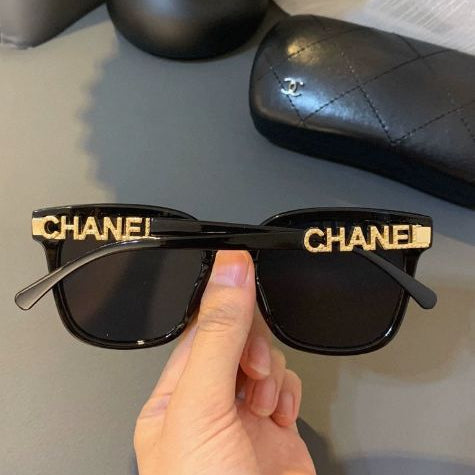 Солнцезащитные очки Chanel