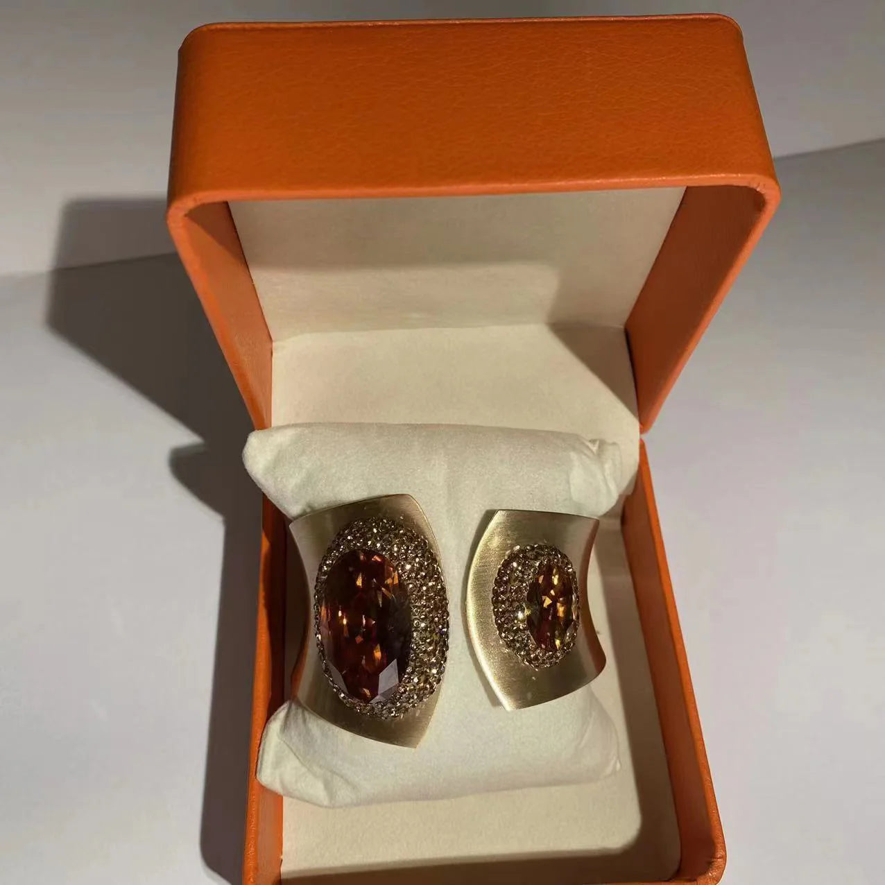 Большой браслет с султанитом созданный для женщин