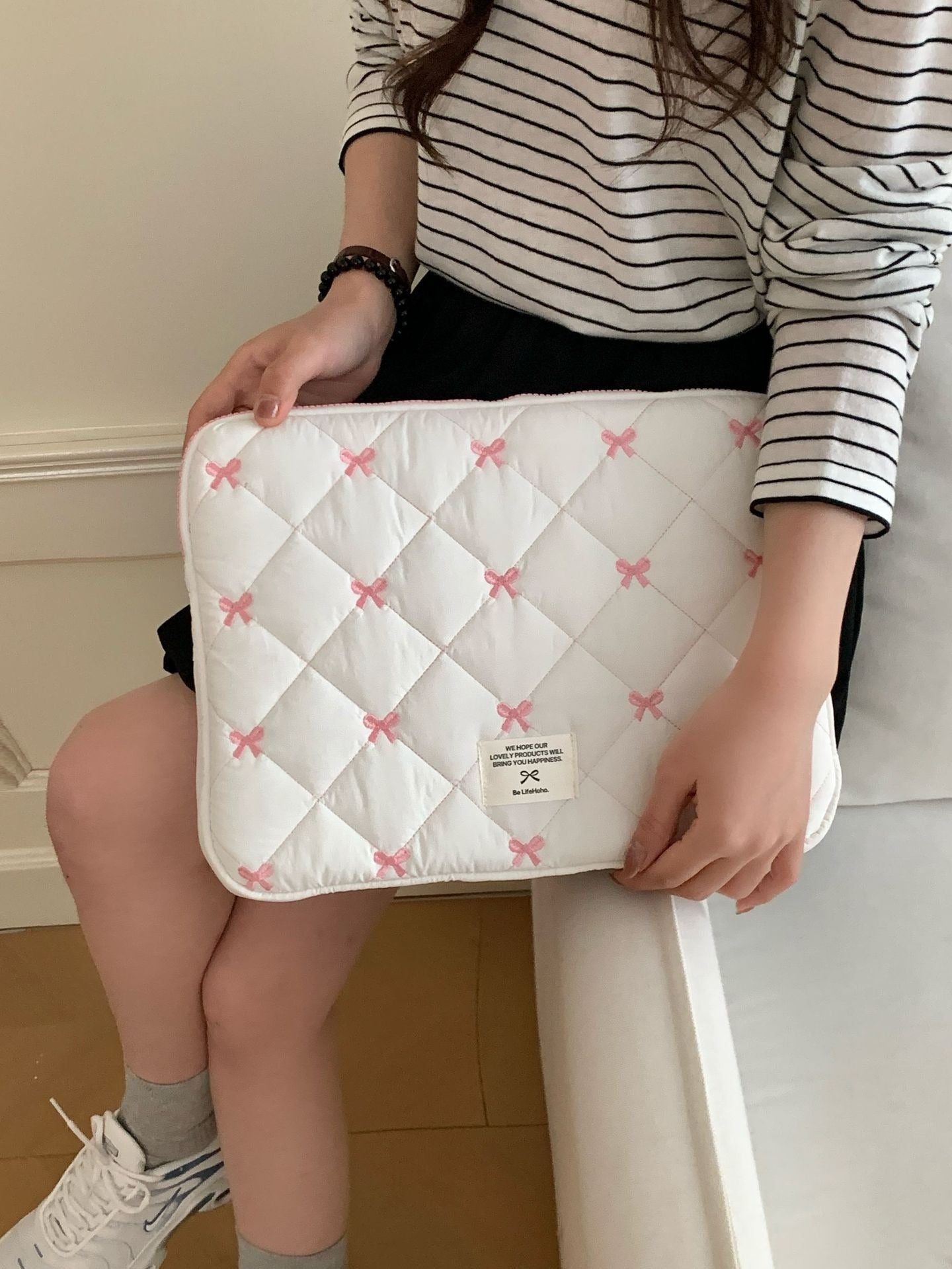 Сумка для ноутбука с вышитым бантом