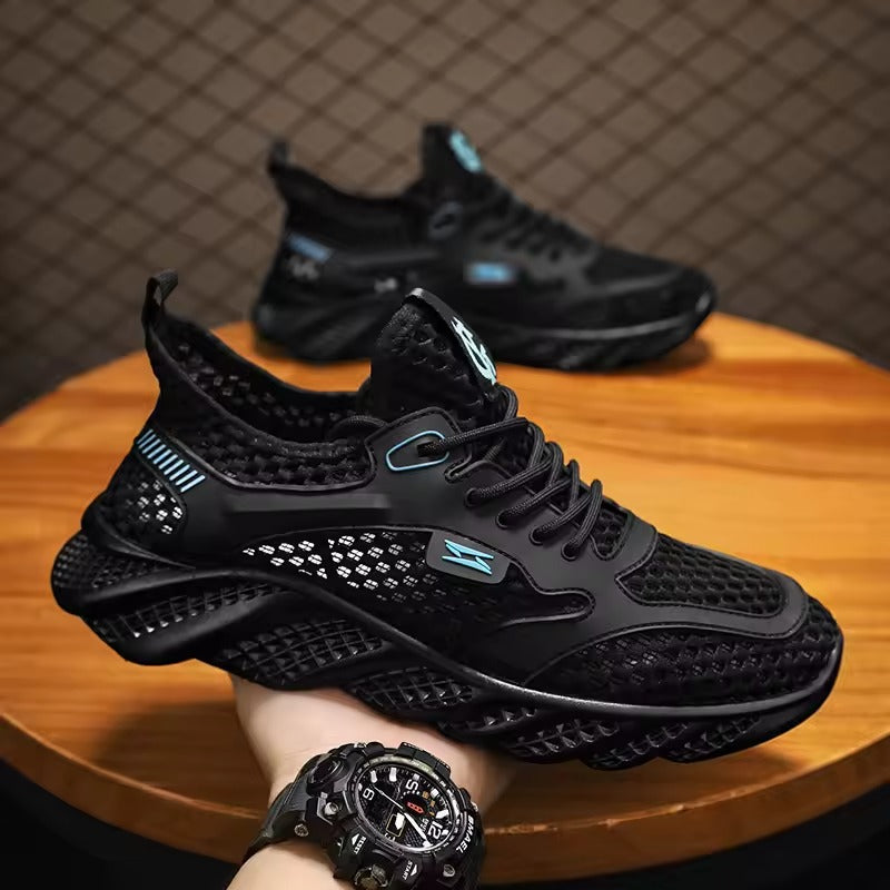 Спортивные кроссовки Black Tech с глубоким протектором