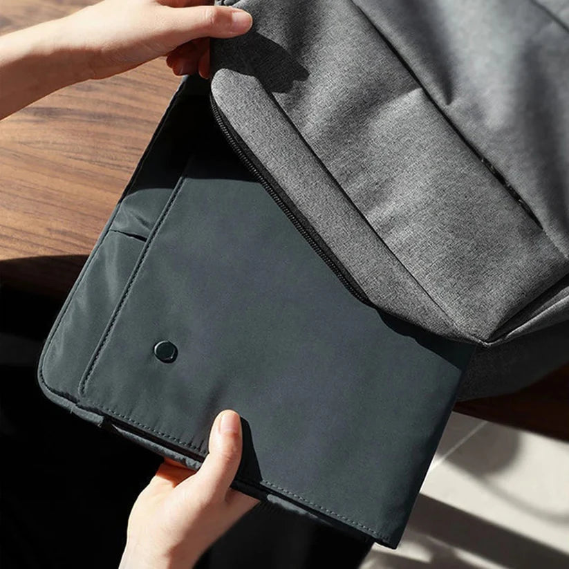 Чёрная сумка для ноутбука