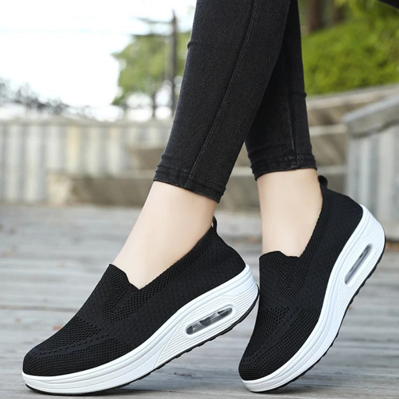 Кроссовки из эластичной сетки